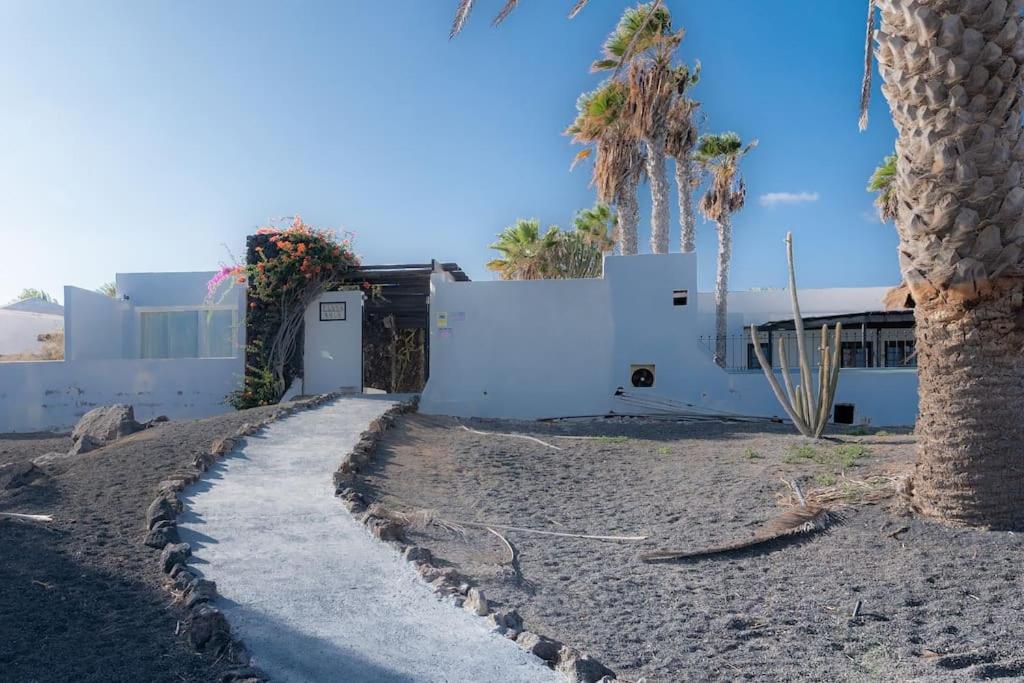 Pequeno Bungalow Firt Line Of The Sea Costa Teguise Ngoại thất bức ảnh