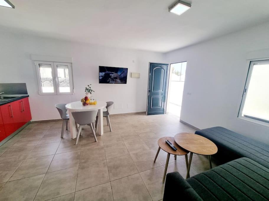 Pequeno Bungalow Firt Line Of The Sea Costa Teguise Ngoại thất bức ảnh
